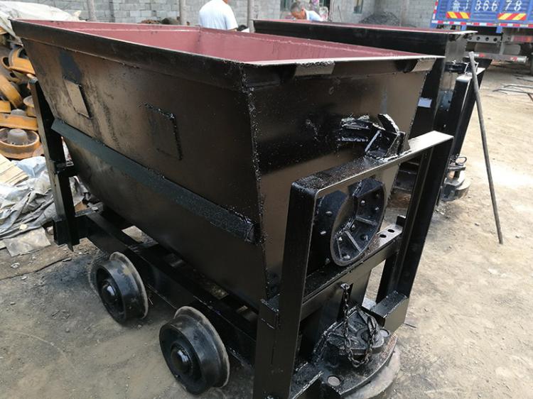 翻斗式礦車